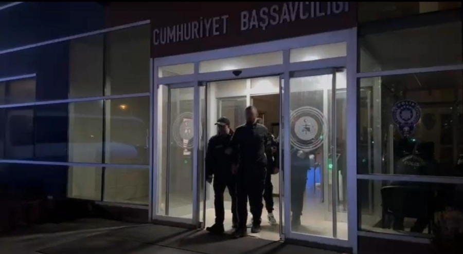 Kaçırdıkları adamın 1 milyon lirasını kendi hesaplarına aktaran 4 kişi tutuklandı