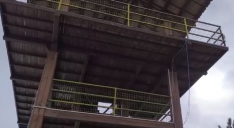 Kendisini tabiat parkındaki gözetleme kulesine asarak intihar etti