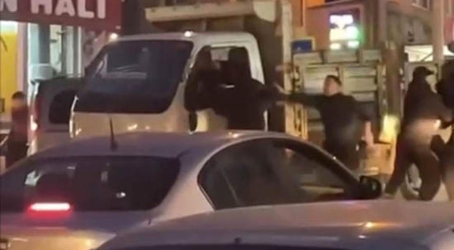 Bursa'da yol verme kavgasında yumruklar havada uçuştu