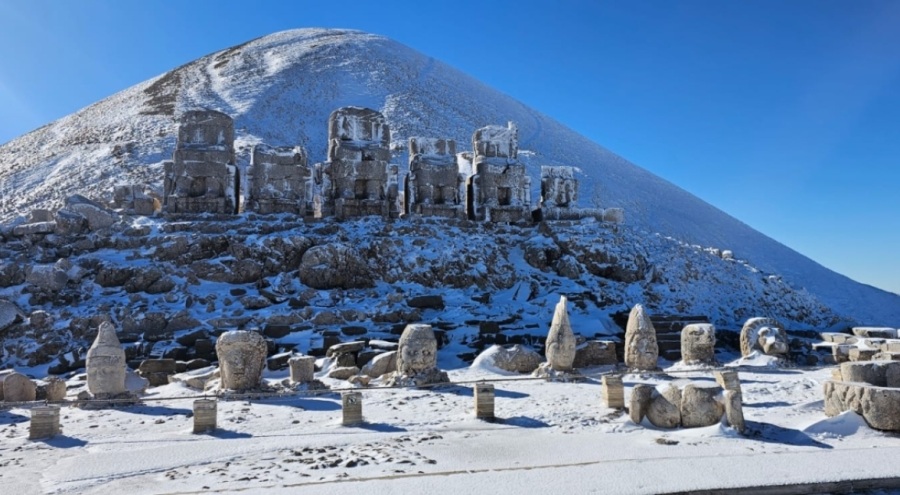 Nemrut Dağı beyaza büründü