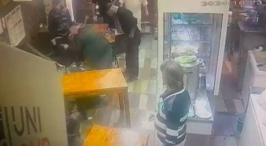 Kavgada kendini bacağından vurdu!