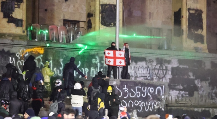 Hükümetin 'AB' kararı sonrasında sokaklar karıştı