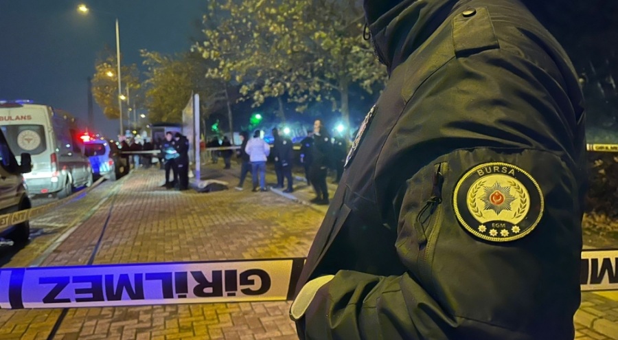 Bursa'da takip ettiği kadının sırtına 8 el ateş etti