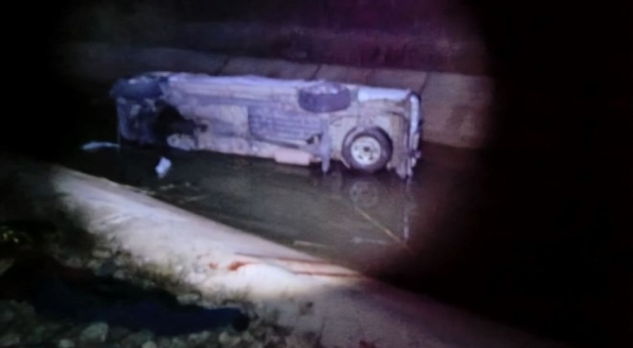 Kontrolden çıkan araç su kanalına düştü! Ölü ve yaralılar var