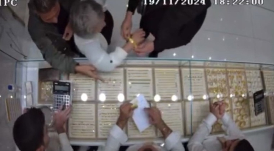 Kuyumcuda büyük soygun! 350 bin liralık altın kolyeyi çaldı