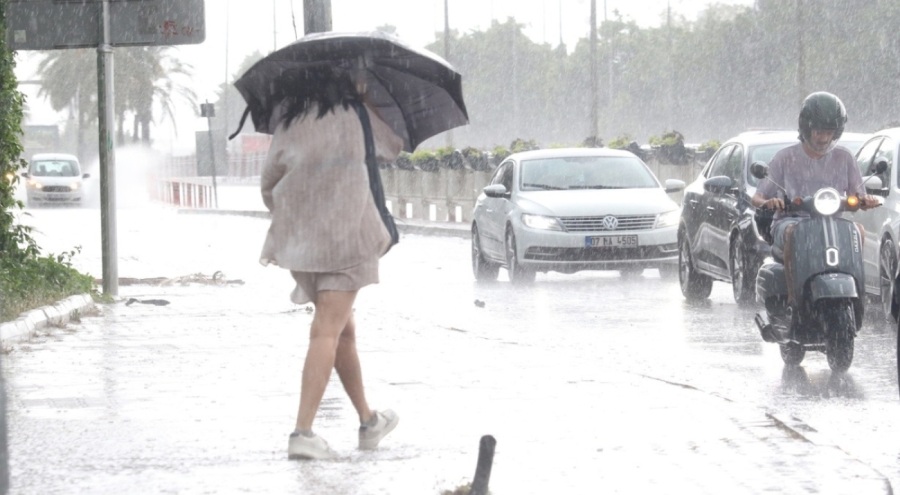 Antalya'ya 'çok kuvvetli sağanak' uyarısı yapıldı