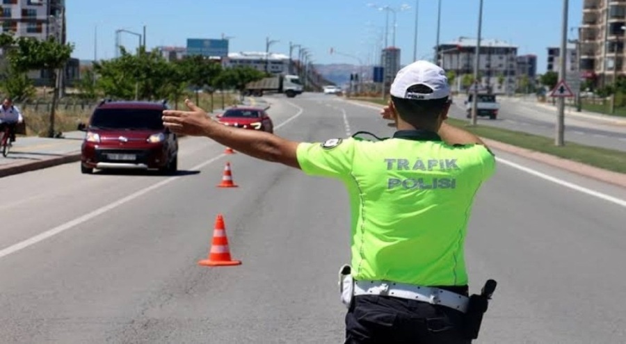 Ehliyette yaş sınırlaması değişti!