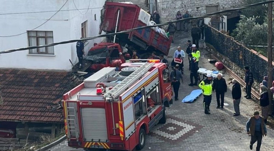 Zeytin yüklü kamyonet eve çarptı: 1 ölü, 2 yaralı