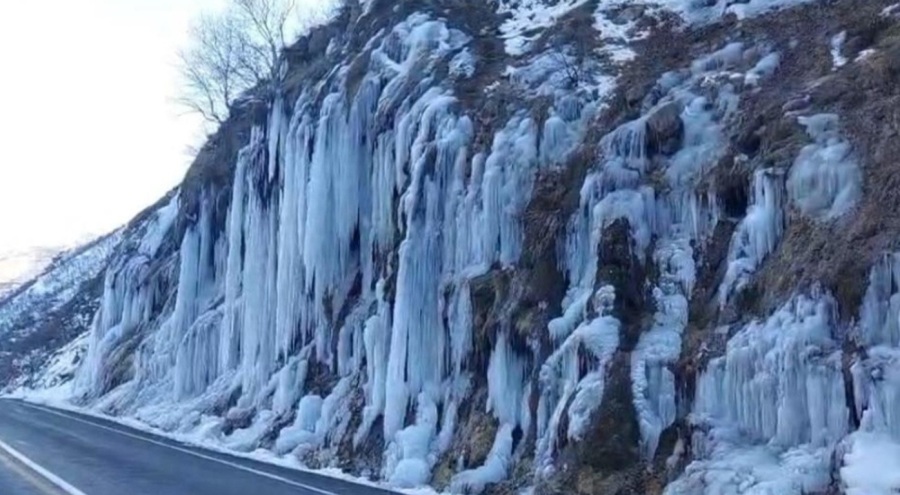 Tunceli'de 'Ağlayan Kayalar' buz tuttu!