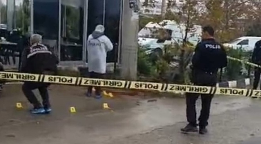 Boşanma aşamasındaki eşine kurşun yağdırdı