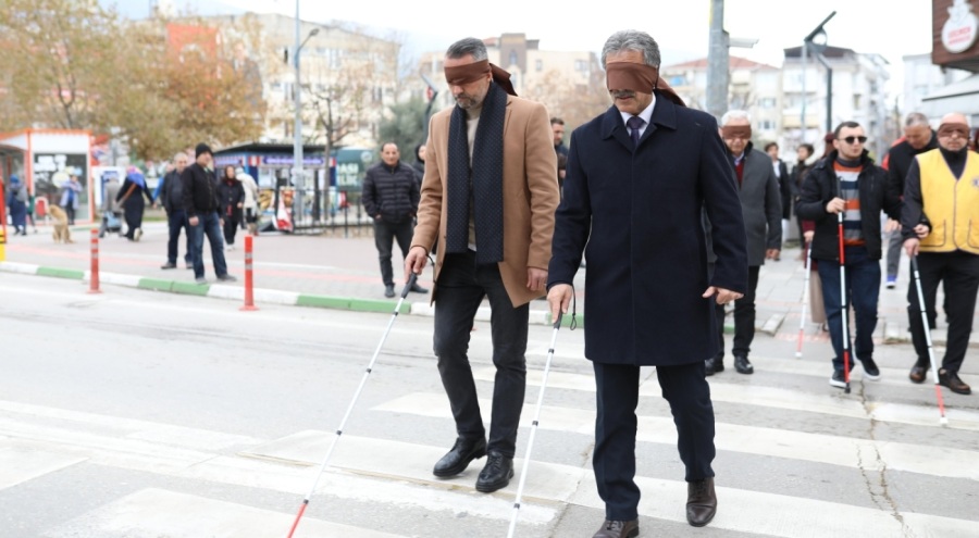 Gemlik'te görme engelli bireyleri anlamak için farkındalık etkinliği