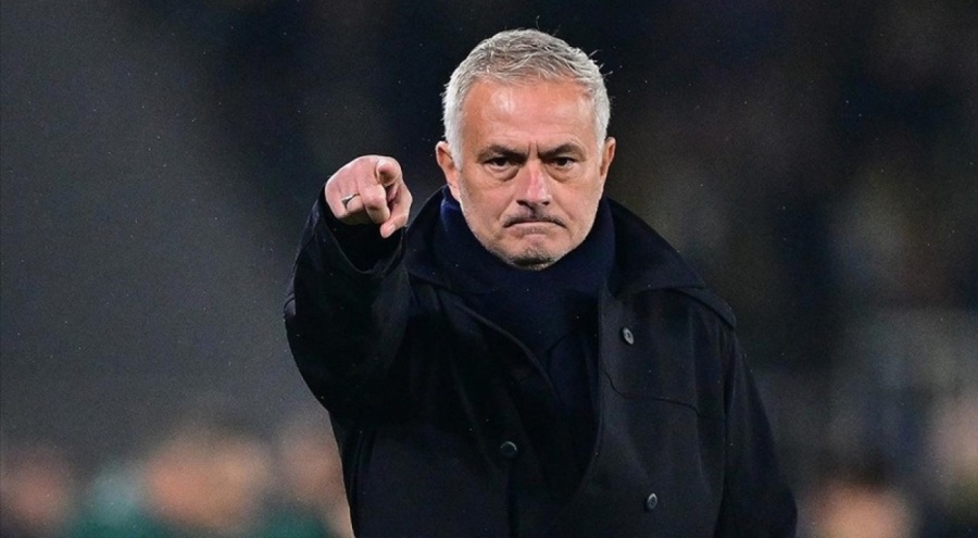 Mourinho, sahada fenalaşan eski oyuncusu Bove'yi aradı
