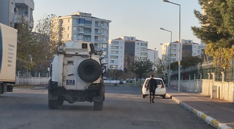 Komşusuyla tartışıp merdiven boşluğuna ateş etti