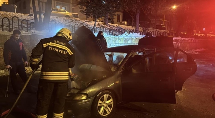 Otomobil seyir halindeyken cayır cayır yandı