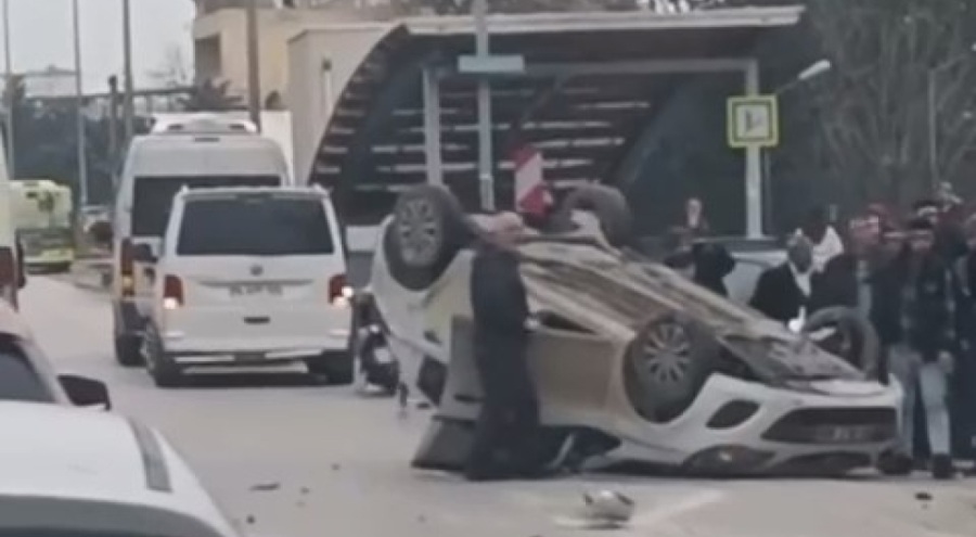 Bursa'da takla atan otomobilden sapasağlam çıktı