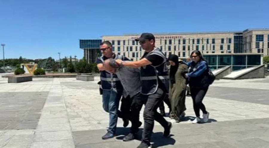 Atatürk Anıtı'na baltayla saldıran sanıkların hapis cezaları onandı