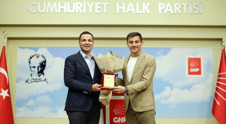 CHP Gençlik Kolları'nda devir teslim töreni gerçekleştirildi