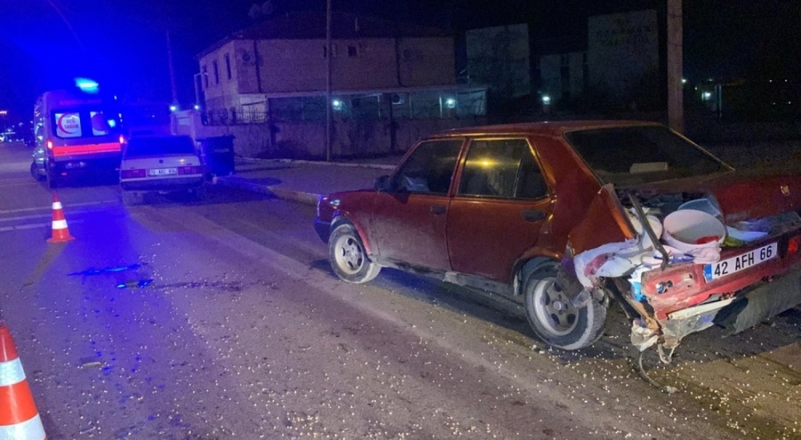 Park halindeki otomobillere çarpıp kaçtı!