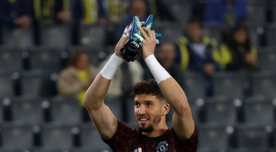 Milli kaleci Altay Bayındır, Galatasaray için geliyor