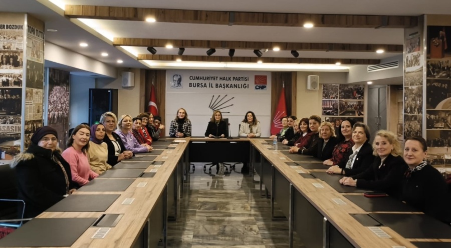 CHP Bursa İl Kadın Kolları'ndan 5 Aralık Kadına Seçme ve Seçilme Hakkının Tanınmasının 90. yıl dönümü açıklaması