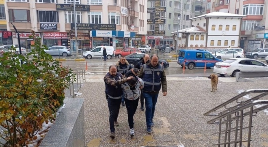 Yaşlı çifti 5 milyon TL dolandıran şahıslar tutuklandı