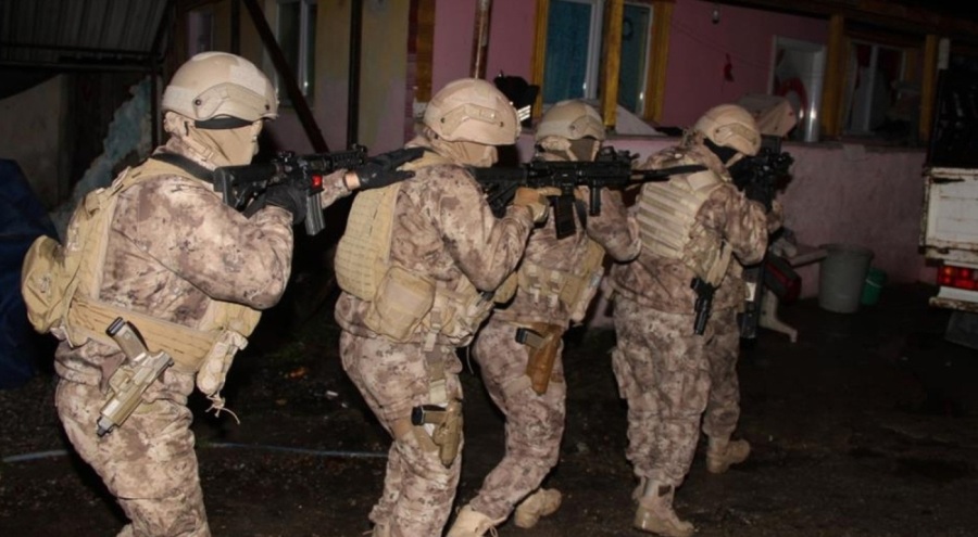 Kocaeli'de 16 ayrı adrese baskın! Çok sayıda narkotik madde ele geçirildi