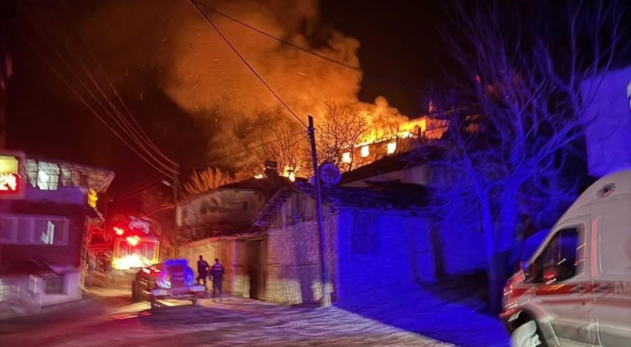 Bursa'da yangında mahsur kalan 2 kişi yaralandı