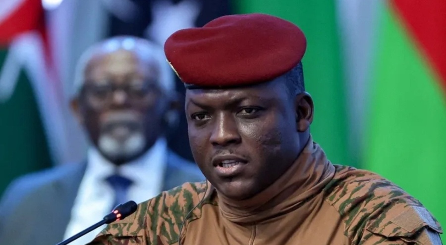 Askeri cunta yönetiminde olan Burkina Faso'da hükümet feshedildi!