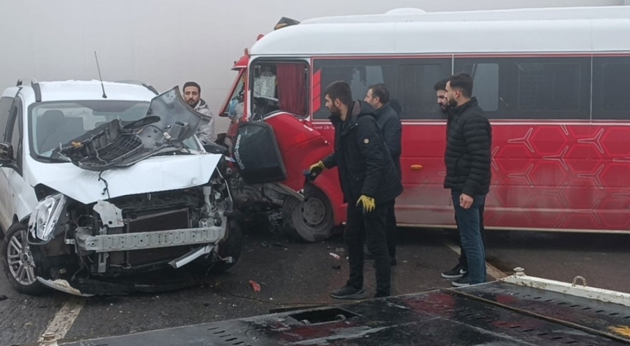 23 aracın karıştığı zincirleme kazada çok sayıda yaralı var!