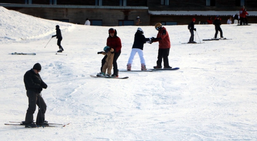 Kartalkaya'da kar kalınlığı 1 metre: kayak sezonu açıldı
