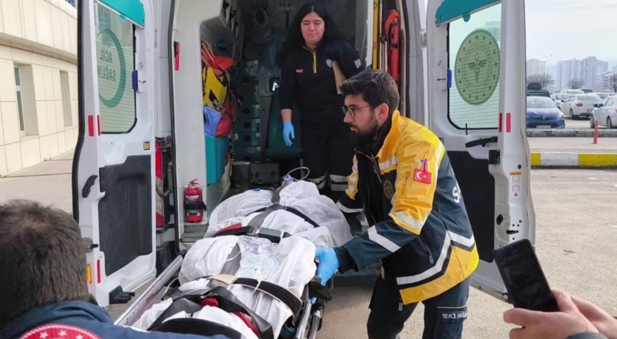 Ava çıkan muhtara ayı saldırdı!