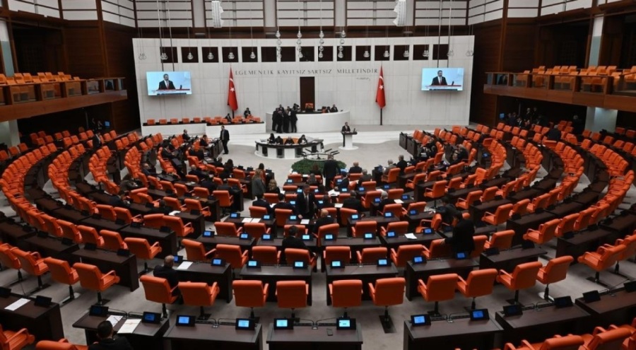 TBMM'ye dilekçe yağdı!  Evlilere emeklilik hakkı isteyen de oldu, mangalın yasaklanmasını isteyen de...