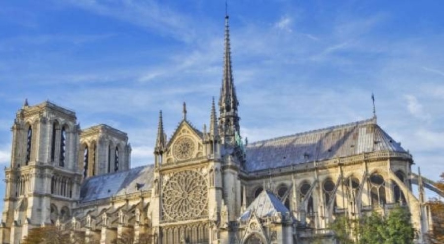 Notre Dame Katedrali yangından 5 yıl sonra kapılarını açtı