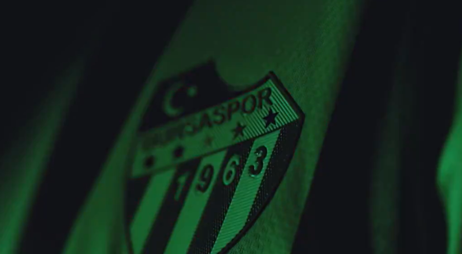 Bursaspor bugün '''Efsane Çubuklu Forma'' ile sahada!