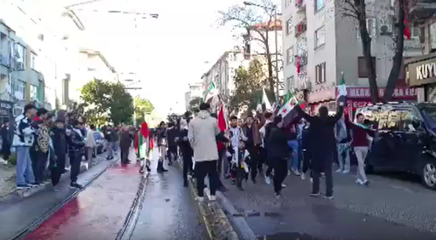Bursa'da Suriyelilerden davul-zurna eşliğinde kutlama!