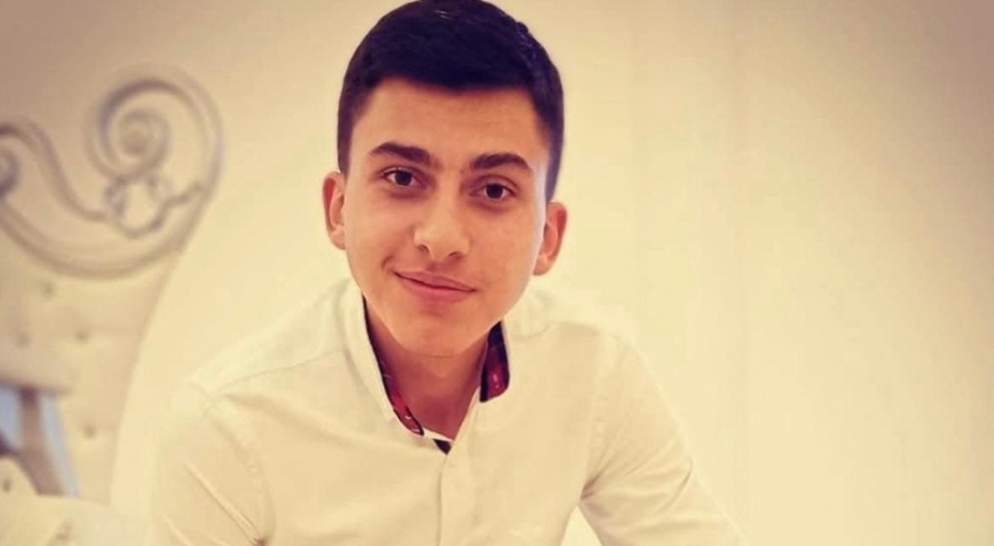 Ağaca çarpan genç sürücü hayatını kaybetti