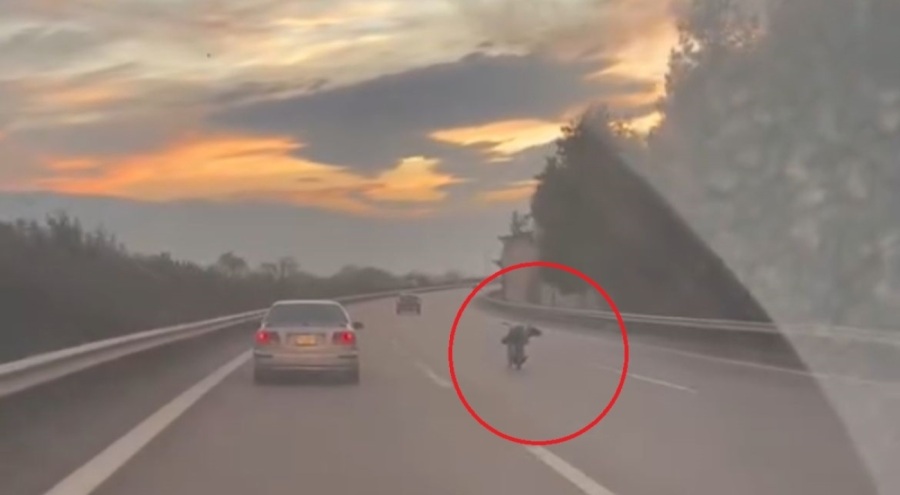 Bursa'da otobanda motosikletini yatarak kullandı