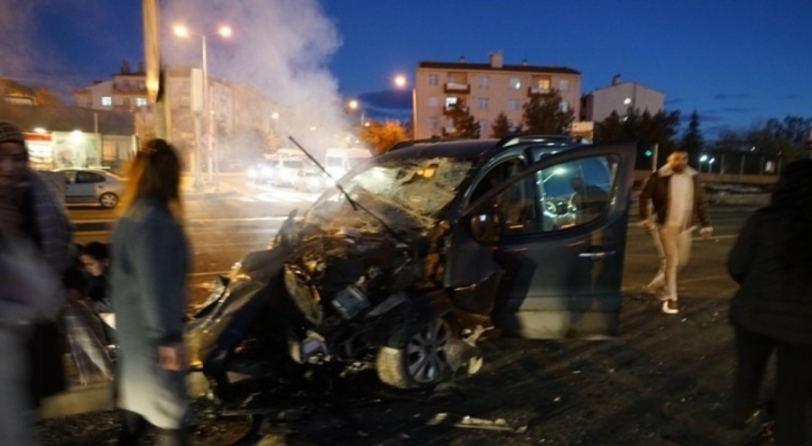 Ankara'da feci kaza: 1'i ağır 9 kişi yaralandı!