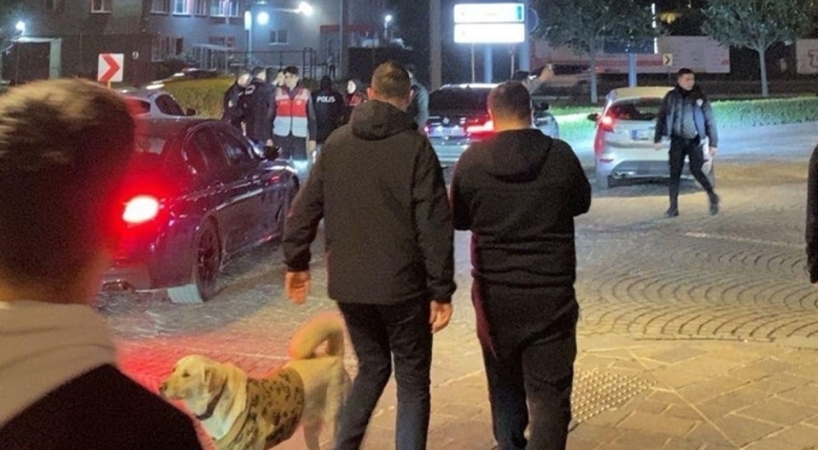 AVM'de cinayet! Kafelerin arasından 10 el ateş açtı