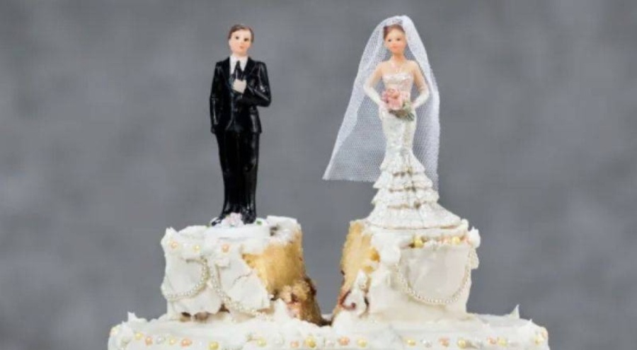 43 yılda 12 kez evlenip boşanarak 326 bin euro kazandılar