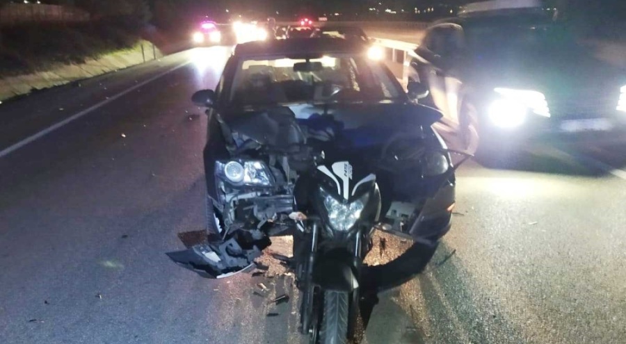 Bursa'da otomobil motosiklete çarptı: 2 yaralı