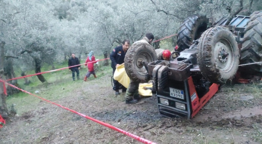 Bursa'da devrilen traktörün altında kalan yaşlı adam hayatını kaybetti
