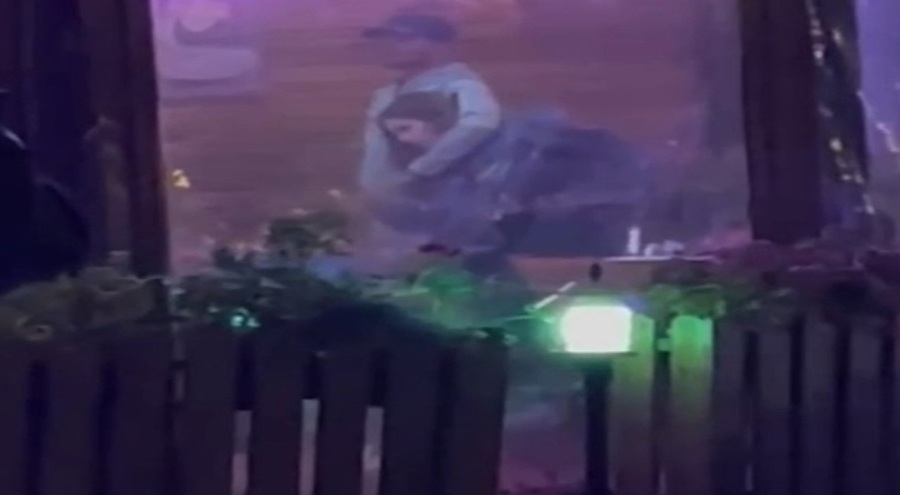 Sevgilisinin boğazına bıçak dayayıp rehin aldı!