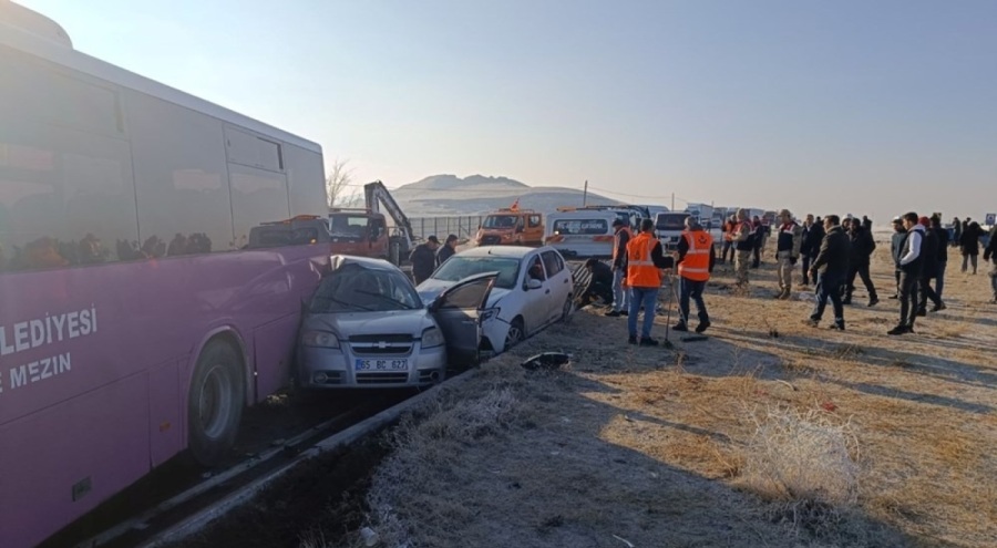 Van'da 30 araçlık zincirleme trafik kazası! 2 kişi yaşamını yitirdi