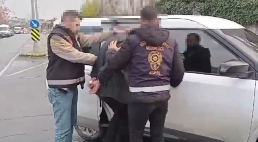 Boşanma aşamasındaki eşini öldürüp üvey oğlunu ağır yaraladı!