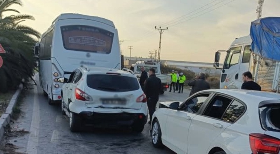 5 aracın karıştığı zincirleme kazada 13 kişi yaralandı