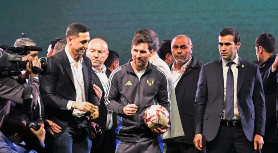 Messi, Bakü'de hayranlarıyla bir araya geldi