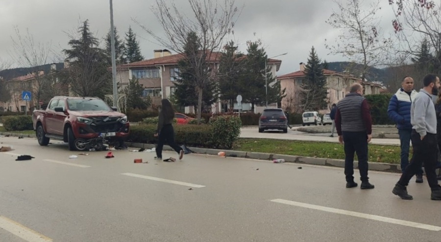 Motosiklet sürücüsü kamyonet çarpması sonucu öldü!