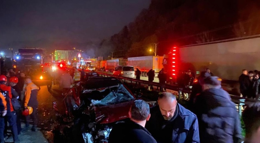 Otomobil tıra çarptı! 1 kişi hayatını kaybetti