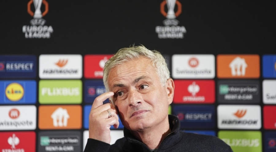 Jose Mourinho: Ben oyuncularımı otobüsün altına atamam